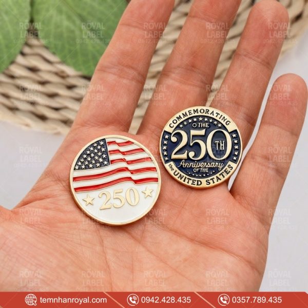 Mẫu pin cài áo kim loại sang trọng sản xuất tại Royal Label